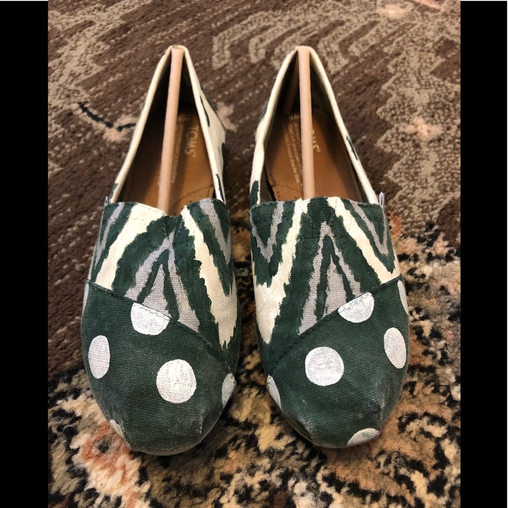 Toms classic shoe customer painted